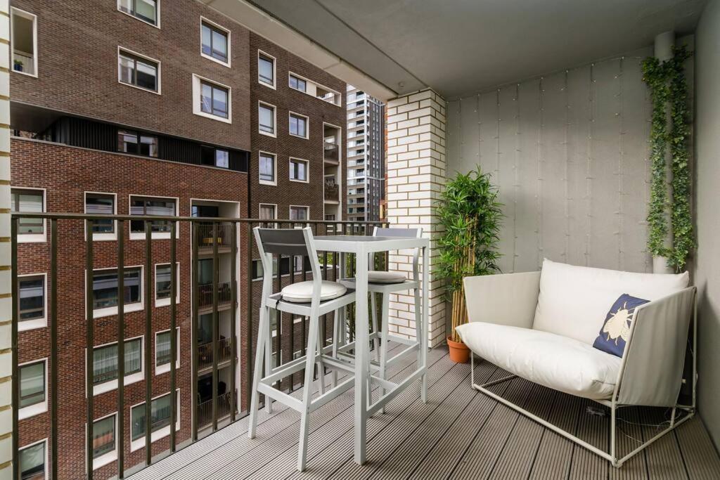 Superb 1 Bedroom Apartment 3Mins From Tube Station Londres Extérieur photo