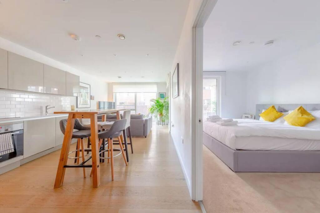 Superb 1 Bedroom Apartment 3Mins From Tube Station Londres Extérieur photo