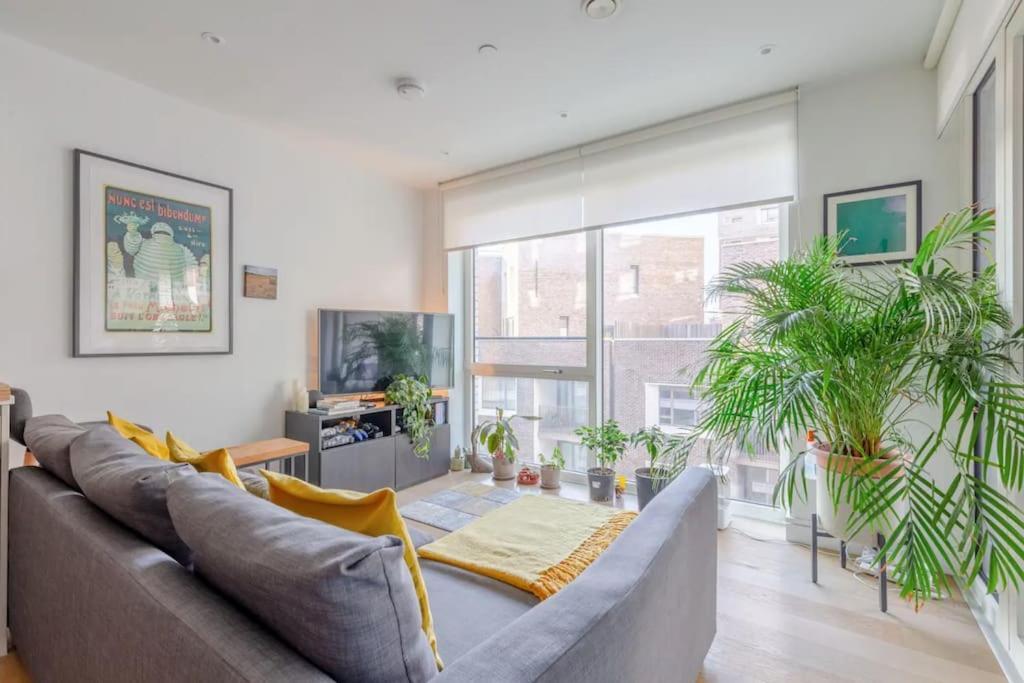 Superb 1 Bedroom Apartment 3Mins From Tube Station Londres Extérieur photo